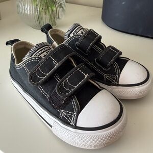Converse Kids Black and White Sneakers all stars size 8 for boys